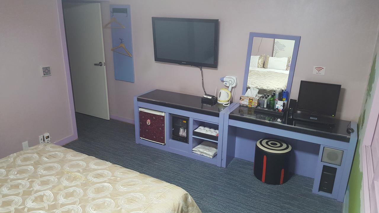 Motel Iu Changwon Buitenkant foto