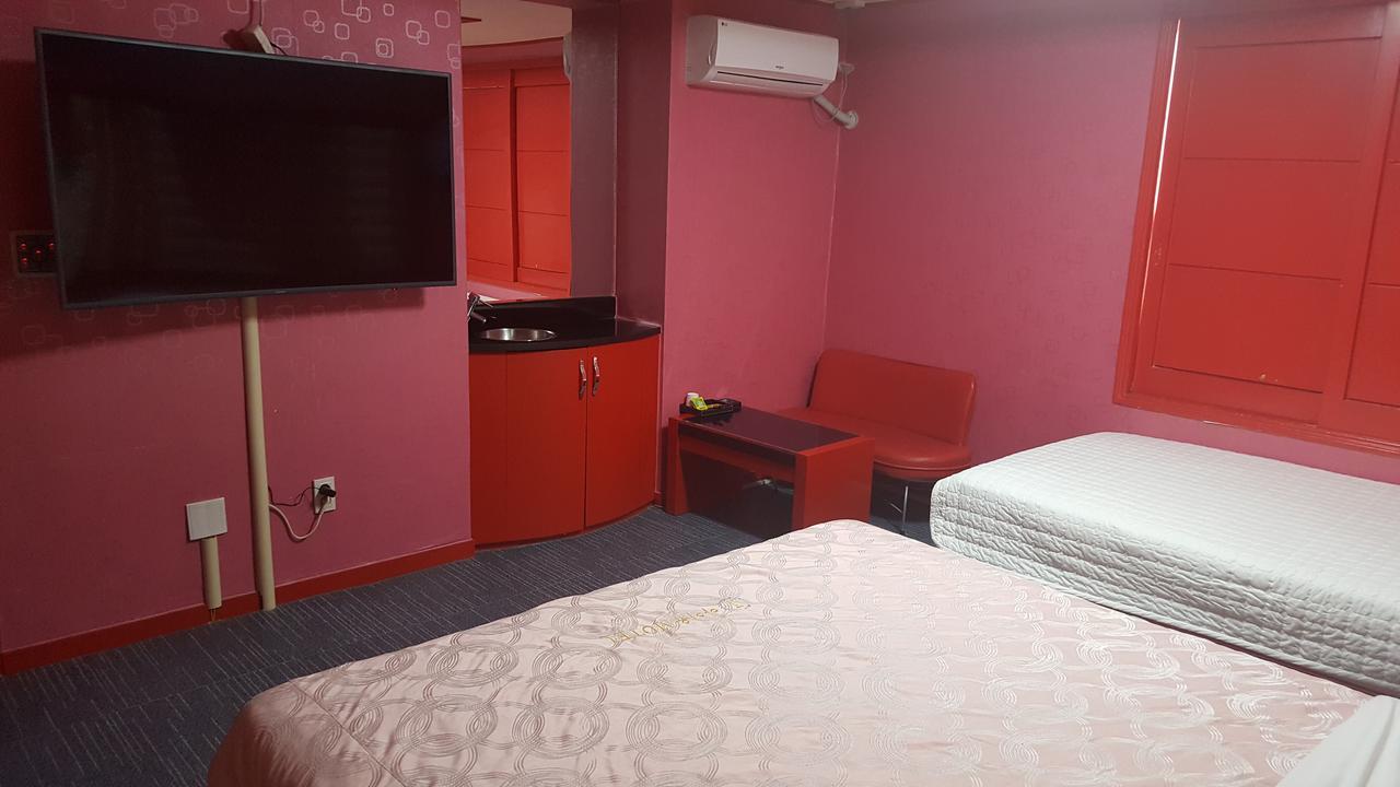 Motel Iu Changwon Buitenkant foto